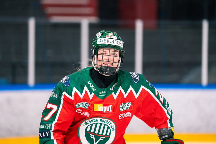 Professional Hockey Player on Glove Sweat, Hand Eczema, and Skin Irritation